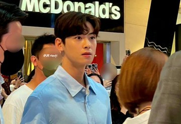 Portrait of Cha Eun Woo who is Too Handsome in Photos Taken with a Regular Camera and Without Editing, Making People Hard to Believe He is Real