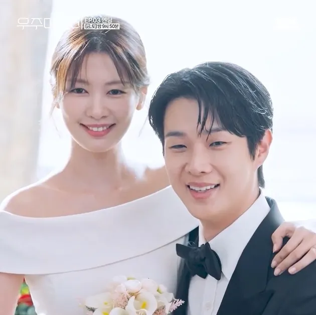 Jung So Min dipangku Choi Woo Shik