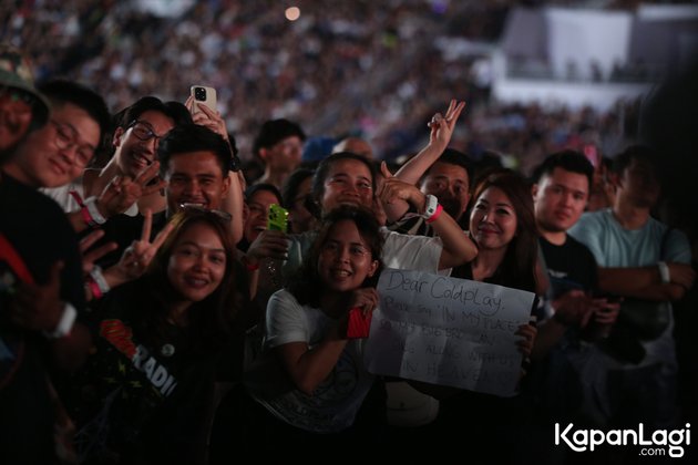 11 Portraits of Coldplay's 'Magical' Appearance at GBK, Chris Martin Greets the Audience with Poems