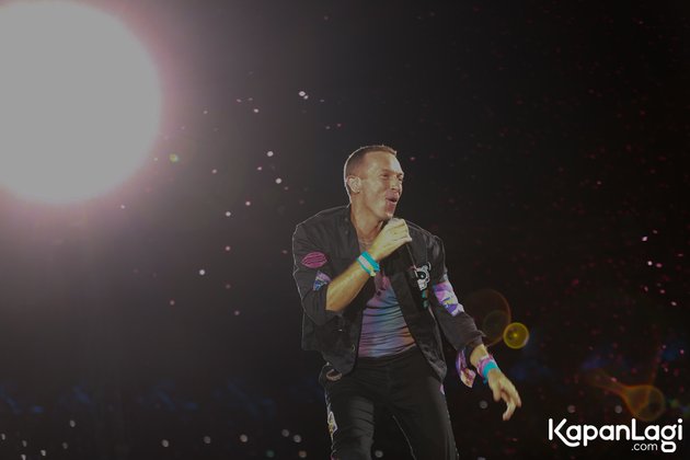 11 Portraits of Coldplay's 'Magical' Appearance at GBK, Chris Martin Greets the Audience with Poems