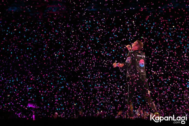 11 Portraits of Coldplay's 'Magical' Appearance at GBK, Chris Martin Greets the Audience with Poems