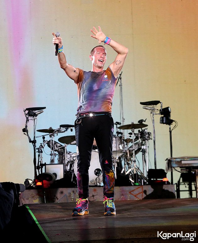 11 Portraits of Coldplay's 'Magical' Appearance at GBK, Chris Martin Greets the Audience with Poems