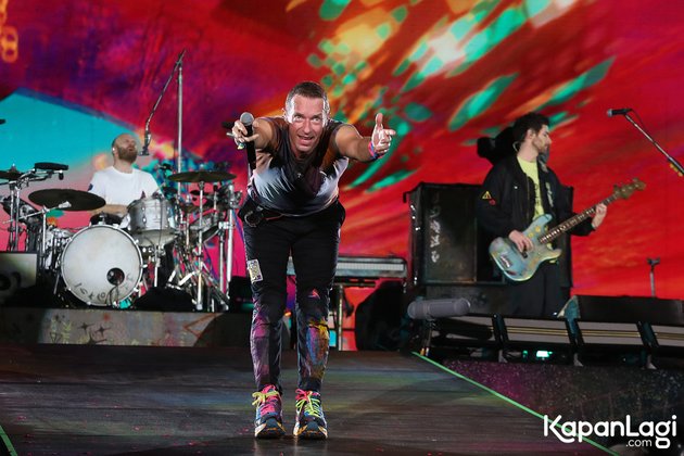 11 Portraits of Coldplay's 'Magical' Appearance at GBK, Chris Martin Greets the Audience with Poems