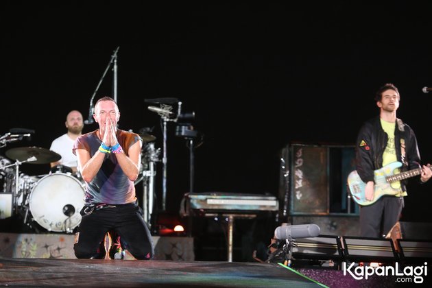 11 Portraits of Coldplay's 'Magical' Appearance at GBK, Chris Martin Greets the Audience with Poems