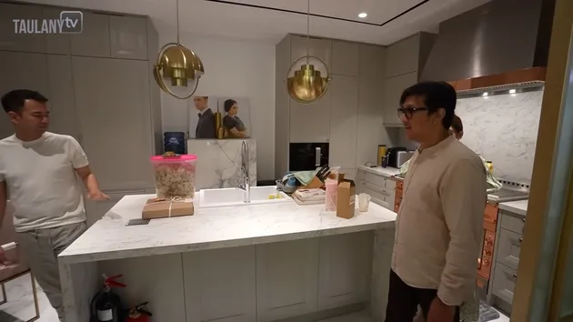 Andre Taulany datang ke dapur Raffi