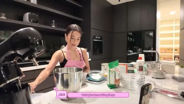 Dapur Rumah Jennifer Coppen 