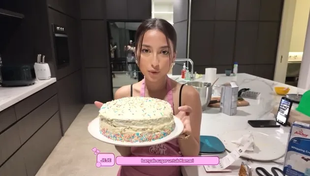 Dapur Rumah Jennifer Coppen desain fungsional