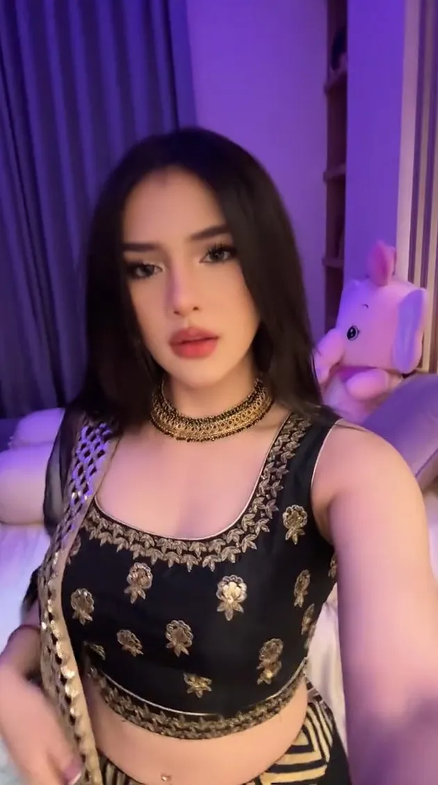 Davina saat Diwali