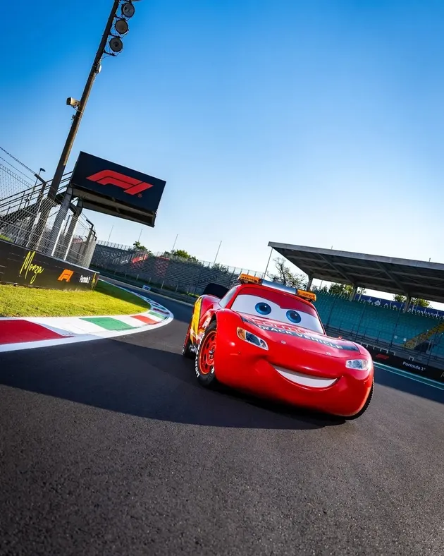 Lightning McQueen debut di sirkuit Monza