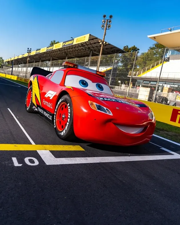 Lightning McQueen curi perhatian penggemar
