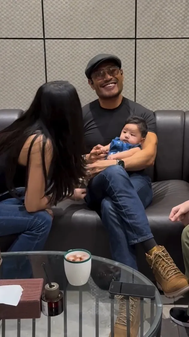 Deddy Corbuzier, Erika Carlina, dan Baby Andrew 