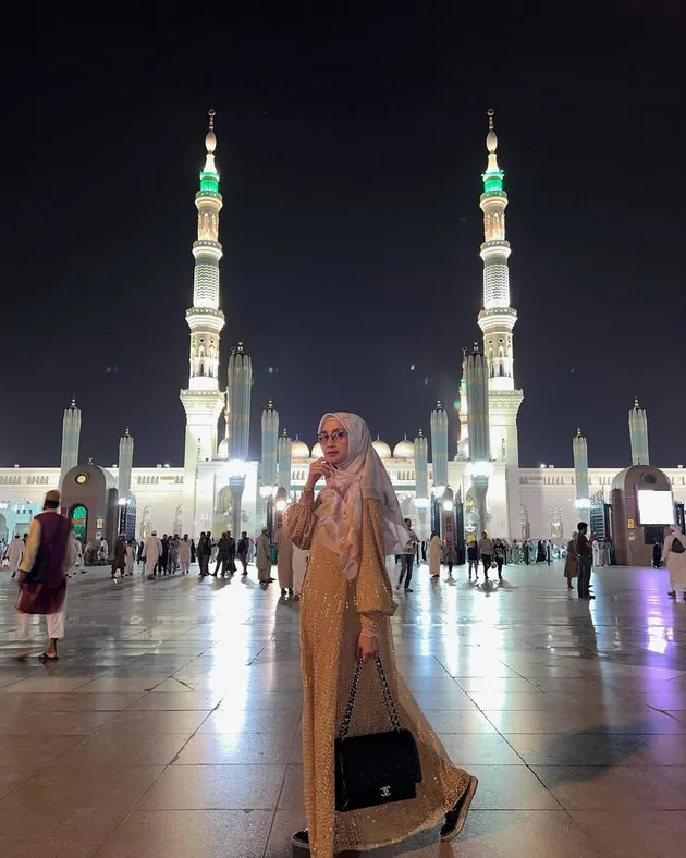 Desy Ratnasari Umrah Bareng Anak Ramadan