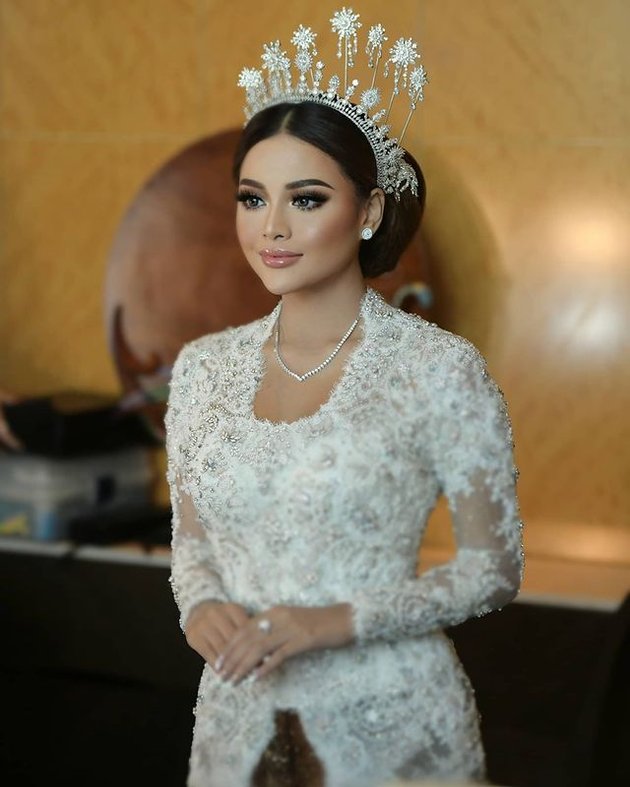 Portrait of Aurel Hermansyah's Detailed Kebaya at the Wedding Ceremony with Atta Halilintar, So Elegant and Super Luxurious!