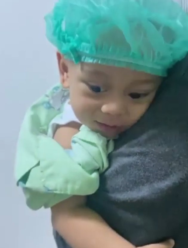 Portrait of the Moments of Baby Leslar, Lesti's Child, After Hernia Surgery, Inul Daratista Gives Special Message