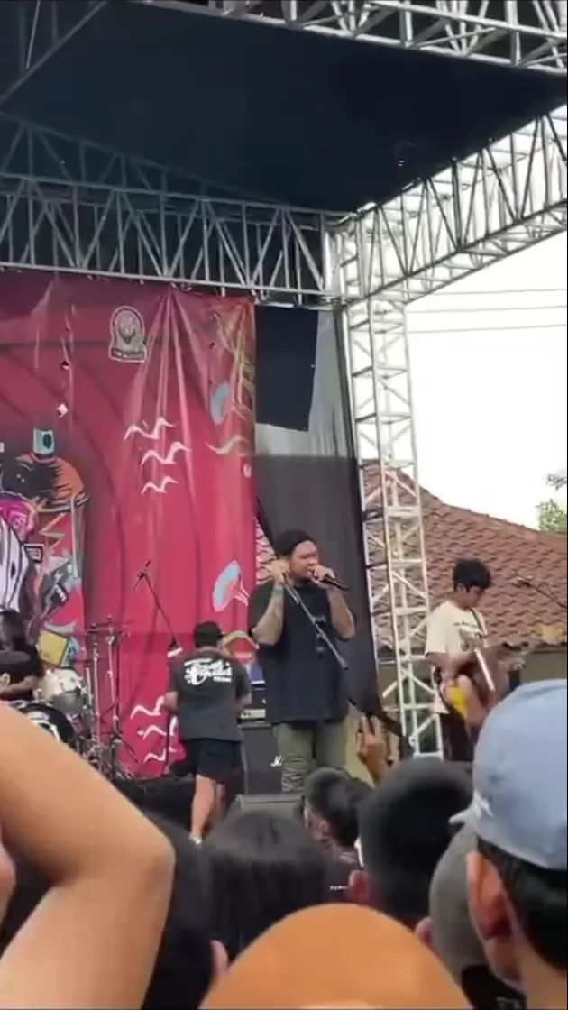 Detik-detik Virgoun Menangis Saat Manggung