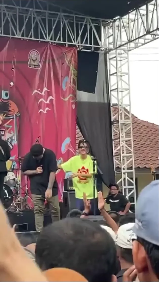 Detik-detik Virgoun Menangis Saat Manggung