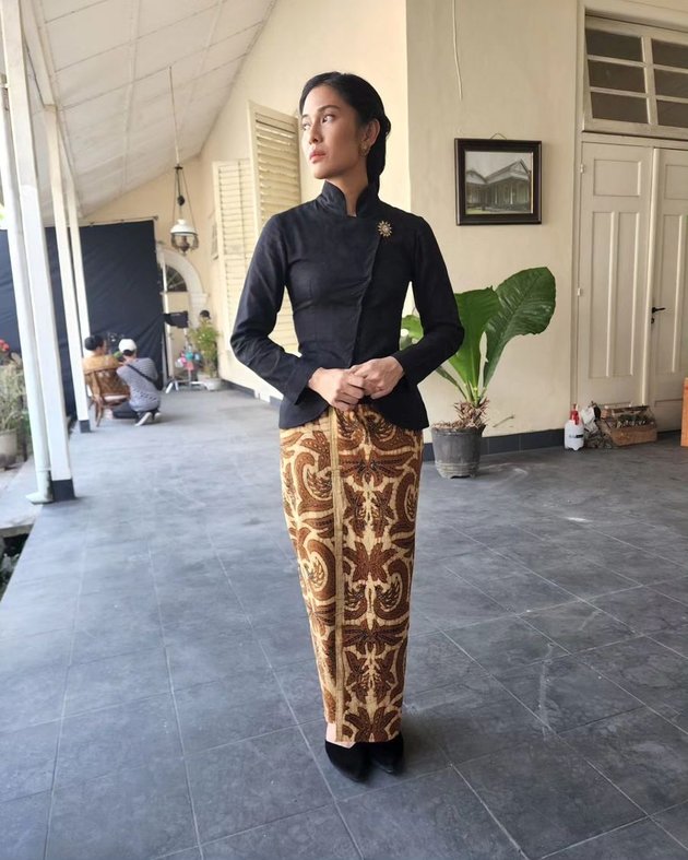 Behind the Scenes of Dian Sastro as Dasiyah in the Netflix Series 'GADIS KRETEK' - Still Beautiful Even with Make Up as a Beggar