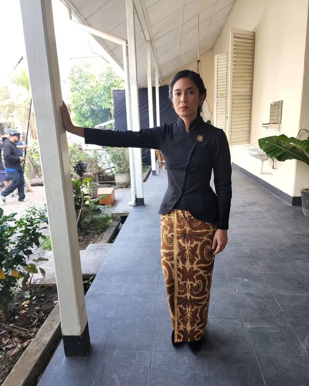 Behind the Scenes of Dian Sastro as Dasiyah in the Netflix Series 'GADIS KRETEK' - Still Beautiful Even with Make Up as a Beggar