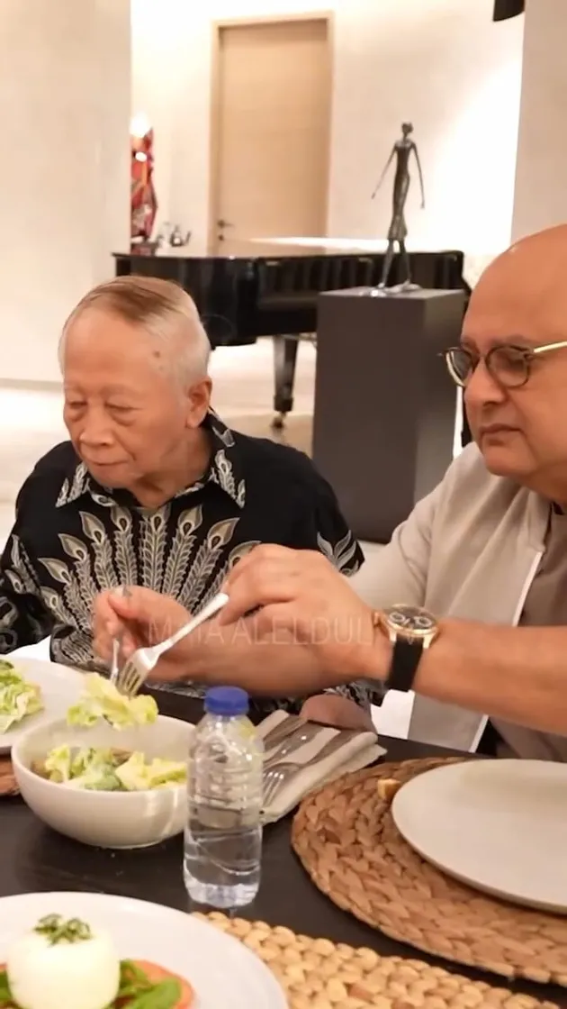 Potret Dinner Rayakan Ultah Al Ghazali