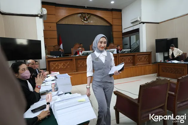 Nikita Mirzani, Reza Gladys, Tersulut Emosi, sidang, Ditegur Hakim