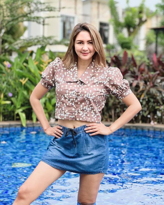 Donna Agnesia's Portraits Getting Slimmer at the Age of 43, Not Hesitant to Show Off Her Flat Stomach - Making Netizens Jealous