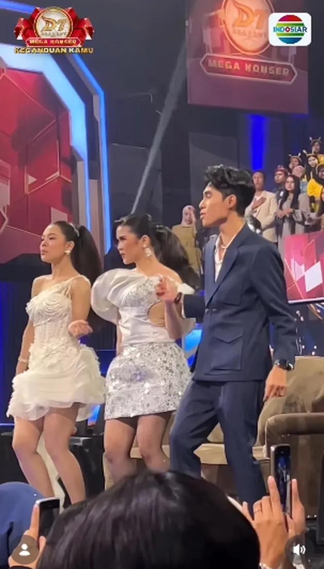 Eby dan Zahra DA7 di Mega Konser.
