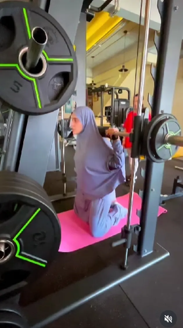 Fairuz A Rafiq nge-gym