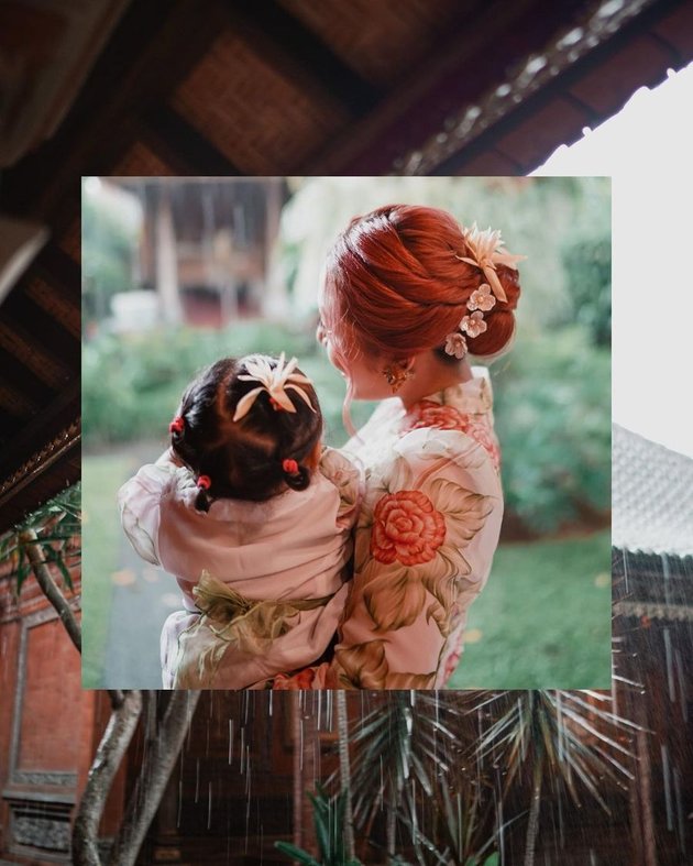 Portrait of Family Photoshoot Siti Badriah and Krisjiana Baharudin Wear Balinese Traditional Clothing, Adorable Appearance of Baby Xarena Becomes the Highlight