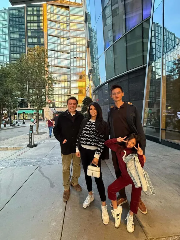 Potret Farah Quinn Antar Anak Sulung Kuliah di Boston University