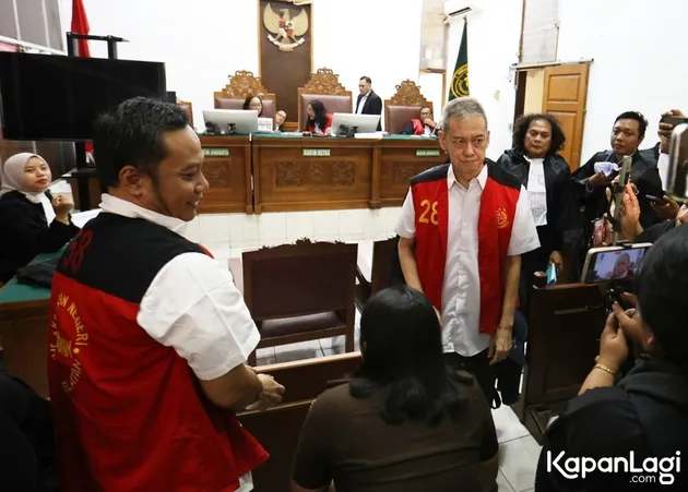 Fariz RM Bacakan Pledoi kasus narkoba