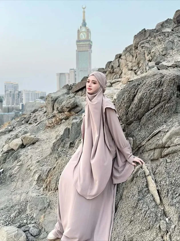 Inara Rusli tak pernah lepas dari sorotan kamera