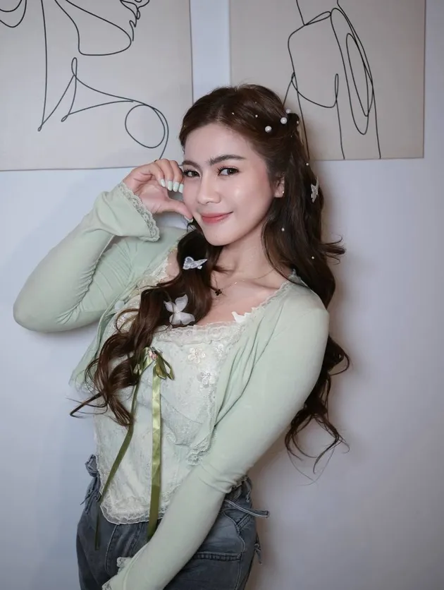 Felicya Angelista tampil cantik