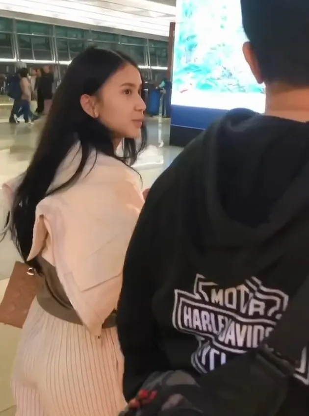 Ferry Maryadi Antar Leya Princi ke Bandara Mau ke Busan