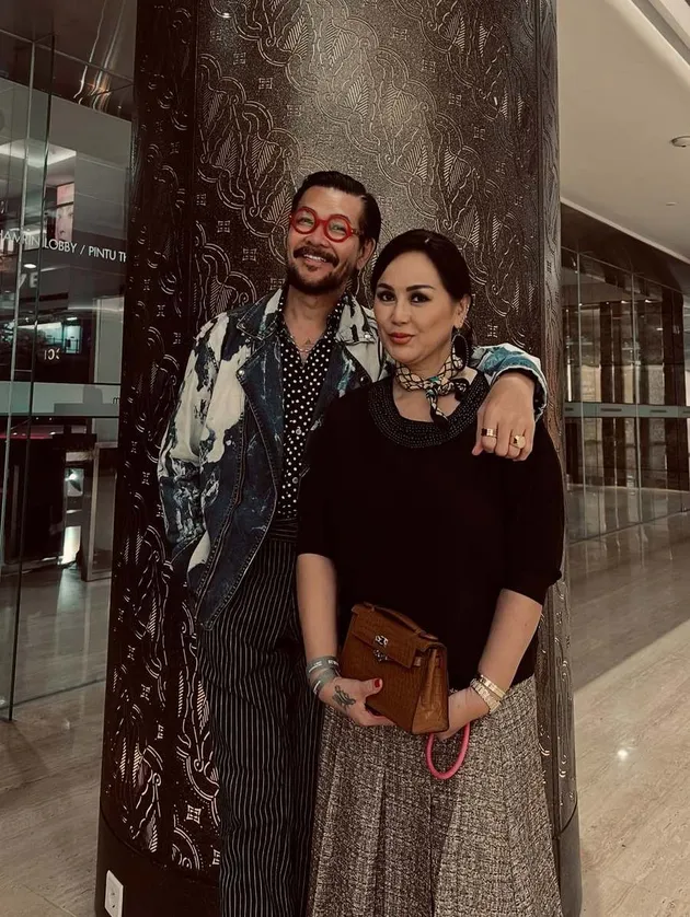 Ferry Salim dan Sang Istri Selalu Fashionable