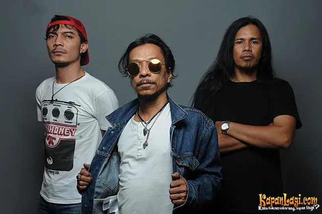 Setelah ditinggalkan sang mantan vokalis Roy Jeconiah, kini Boomerang tampil dengan wajah baru.
