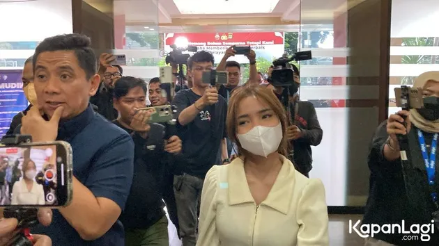 Fuji Datangi Polres Jaksel Konsultasi