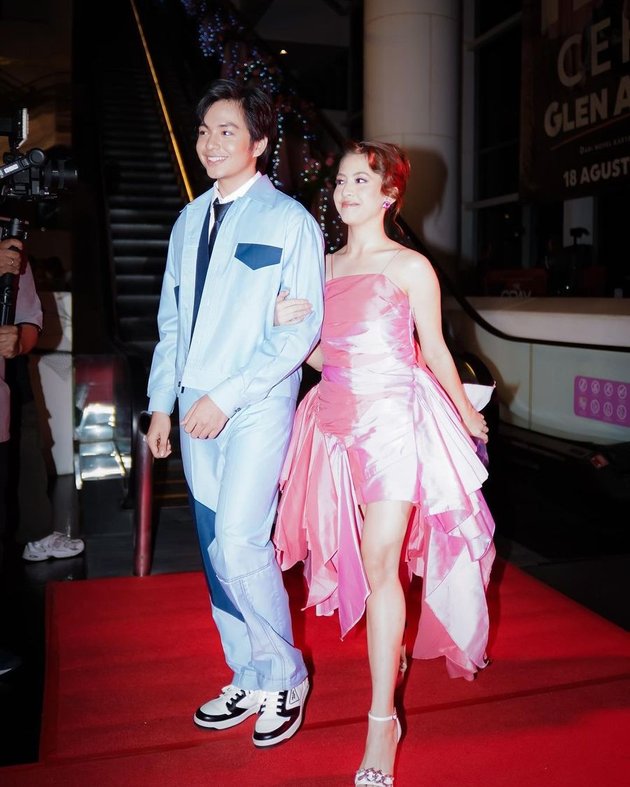 Portrait of the '12 Cerita Glen Anggara' Gala Premiere Cast that is Stunning and Colorful - Adhisty Zara Steals Attention with a Full of Pink Mini Dress