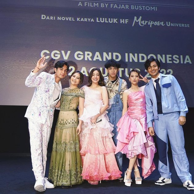 Portrait of the '12 Cerita Glen Anggara' Gala Premiere Cast that is Stunning and Colorful - Adhisty Zara Steals Attention with a Full of Pink Mini Dress