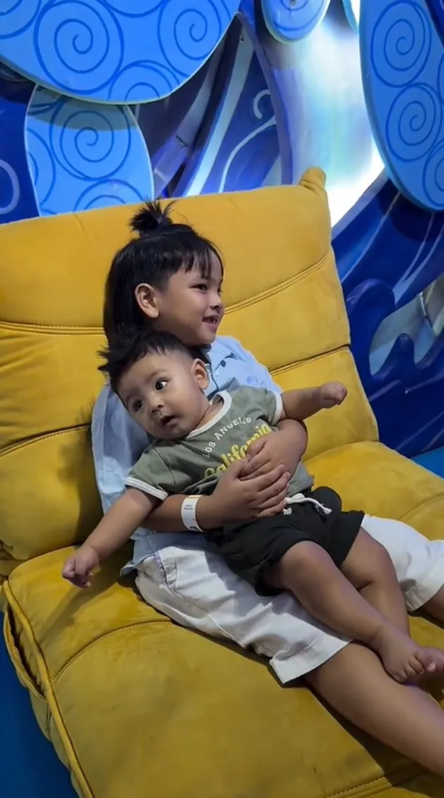 Playdate Gala Sky dan Baby Andrew di Jakarta Aquarium &amp; Safari