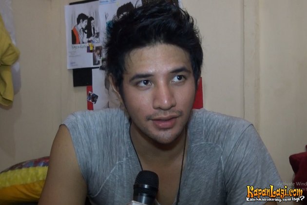 POTRET GANTENG AMMAR ZONI SAAT BERADU AKTING, AWAS JATUH 