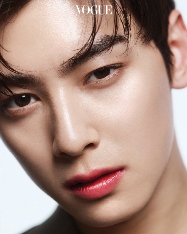 Cha Eun-Woo poses for cameras at fashion brand event