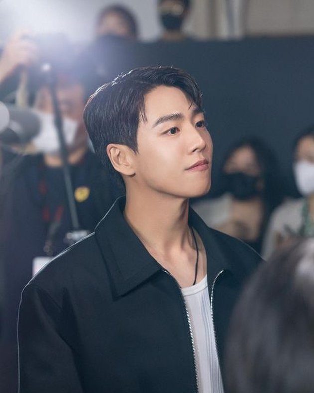 Handsome Portrait of Lee Hyun Woo, the Actor Playing Rio in 'MONEY HEIST: KOREA', Finally Makes a Comeback in a Drama After 5 Years!
