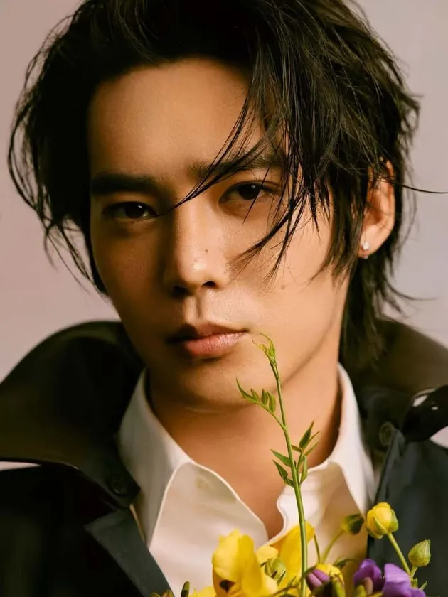 Potret Yu Shi close up