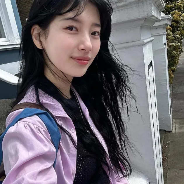 Gaya Santai Suzy Ketika Hangout