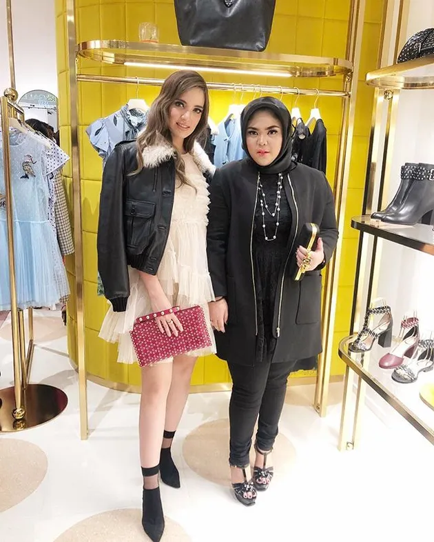 Nia Ramadhani - Red Valentino