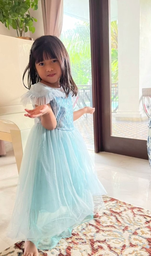 Gayatri Idalia Yudhoyono sekarang sudah genap berusia 4 tahun. Ia tumbuh sehat menjadi gadis cantik dan menggemaskan.