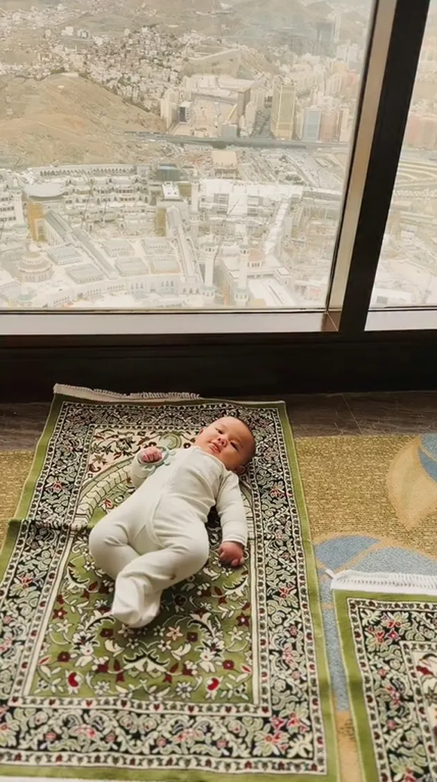 Aaliyah Massaid Jalani Umrah Bersama Keluarga