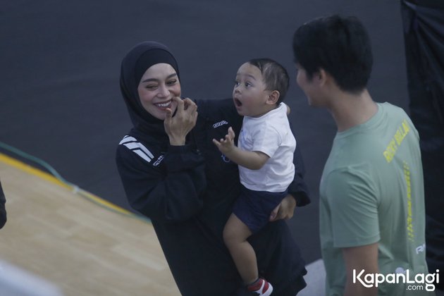 Portrait of Cute Baby L, Lesti Kejora's Child, Supporting Rizky Billar, Who Managed to Halt a Table Tennis Match