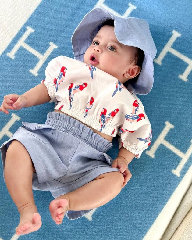 Adorable Portraits of Baby Guzel's Fashionable OOTD Style during Vacation, Like a Doll - First Time Swimming