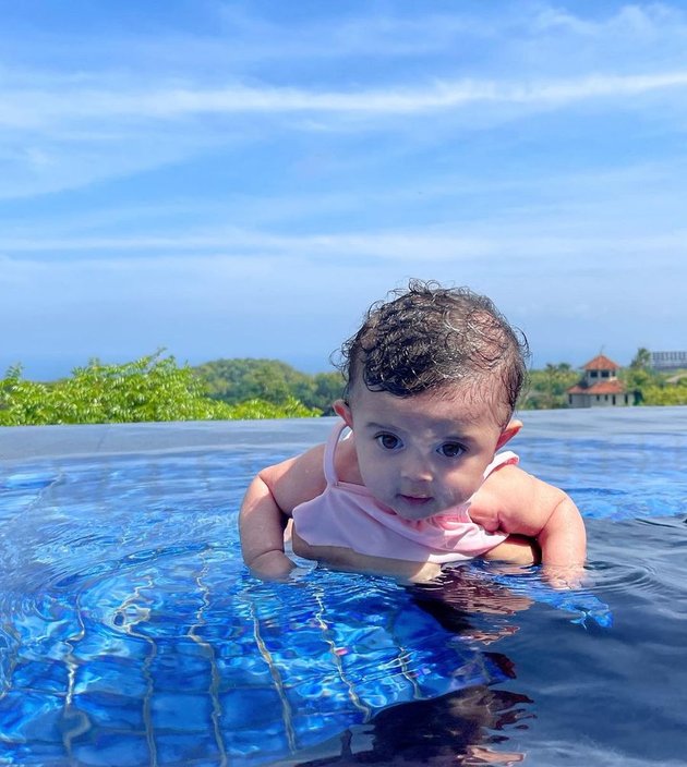 Adorable Portraits of Baby Guzel's Fashionable OOTD Style during Vacation, Like a Doll - First Time Swimming